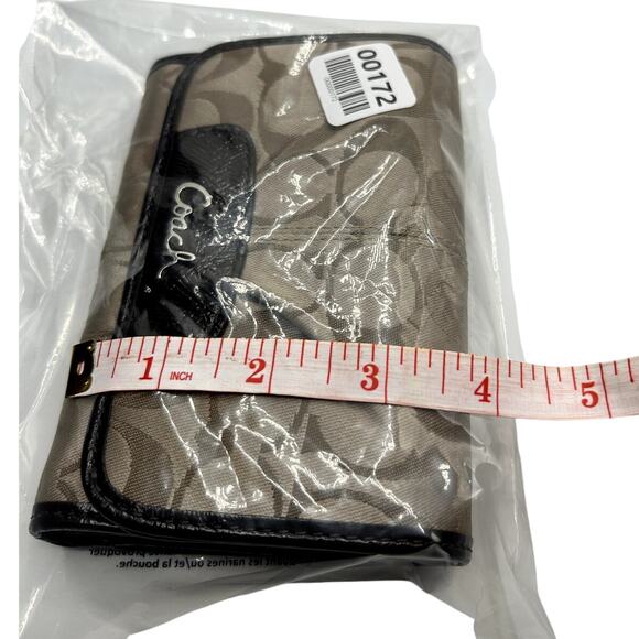 Coach Signature Wallet - Picture 9 of 9